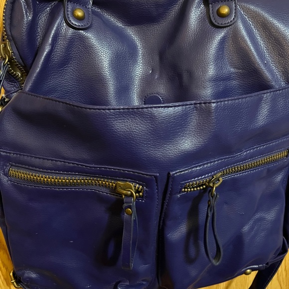 Retro purple messenger bag with TONS of storage! - Picture 2 of 7